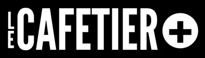 Un logo du Cafetier Plus en lettres blanches sur noir